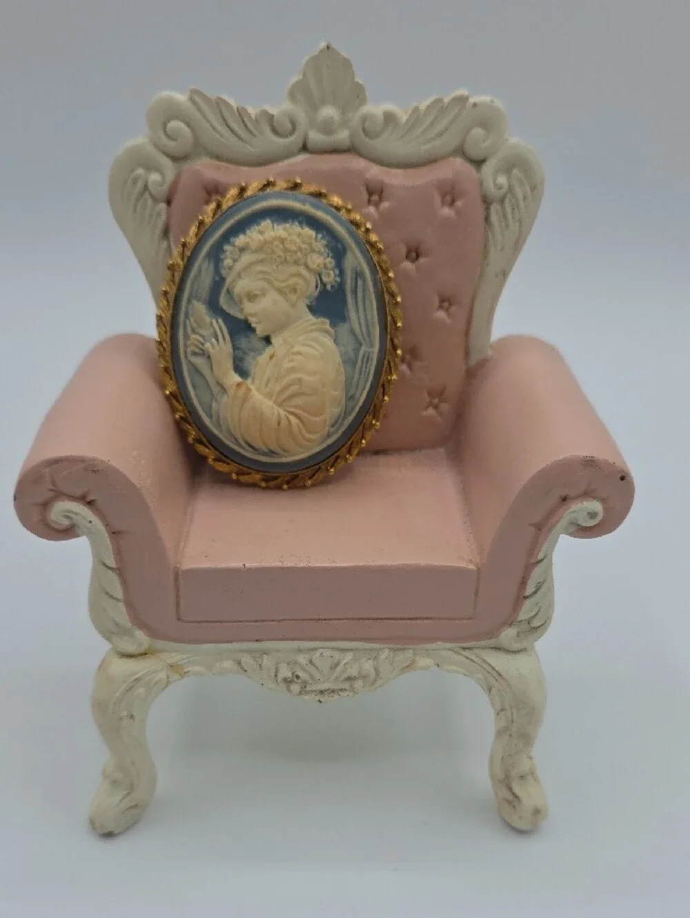 Vintage Oval Cameo Brooch in Blue and Cream
